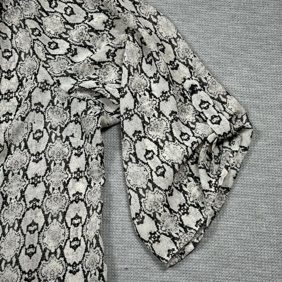 Como Vintage Womens Snake Print Blouse 2X Black Gray Long Sleeve Semi-Sheer - Picture 5 of 15